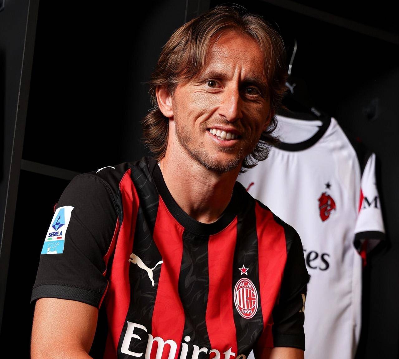 2分，又是2分！顶薪中锋被34岁老将羞辱，球迷嘲讽：这表现真的可以