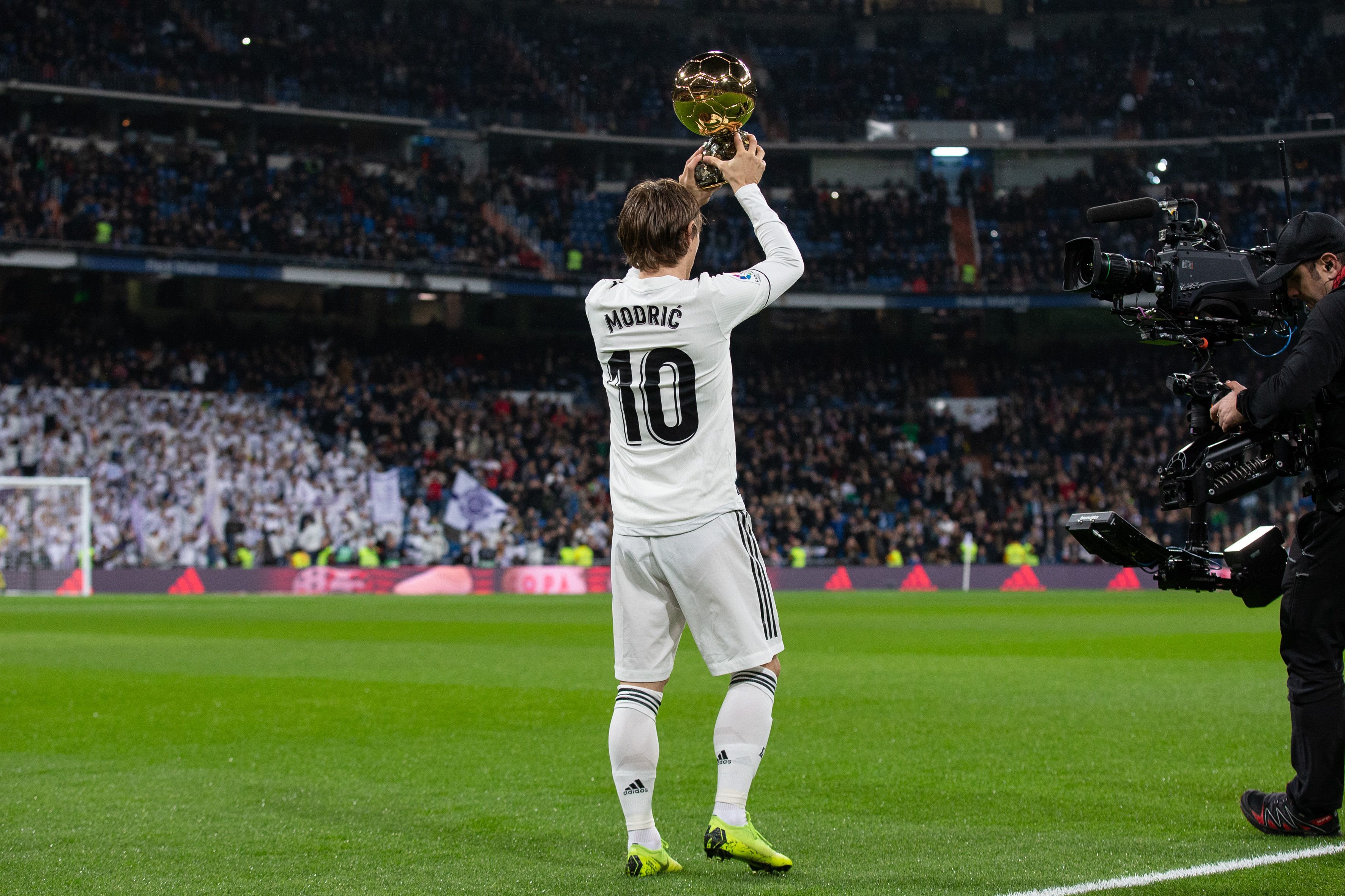 36岁中国短跑名将苏炳添社媒发布长文，宣布自己正式退役