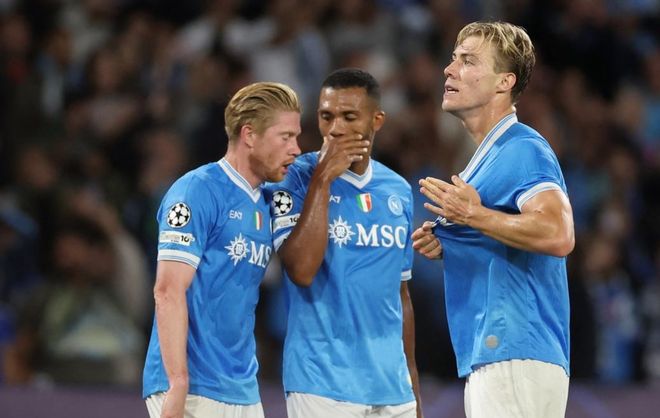 记者：在安古伊萨伤势确定后，那不勒斯立即瞄准了弗拉泰西