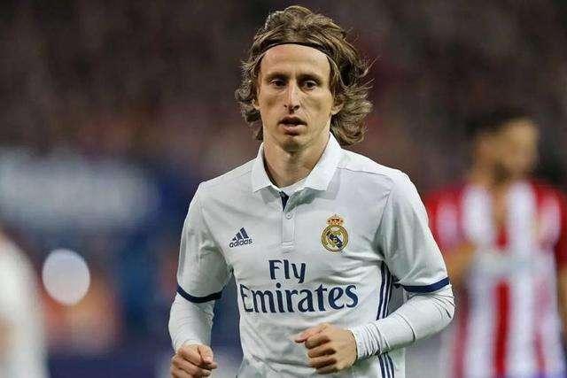 德甲战报：伯格1射1传，霍芬海姆3-0完胜奥格斯堡